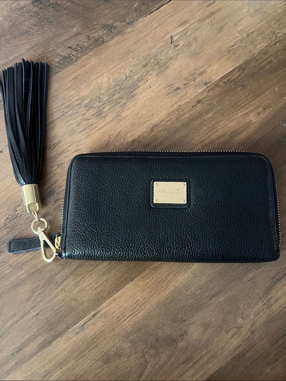 Kenneth Cole-Sleek Black Leather Zip-Around Wallet with Tassel-Signature Plaque